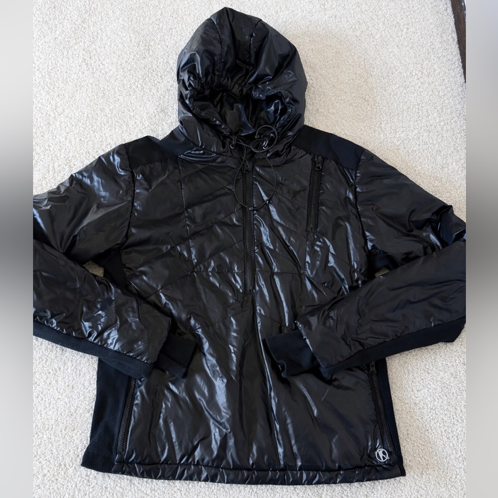 Oiselle women’s black‎ puffer running coat in shiny black size medium